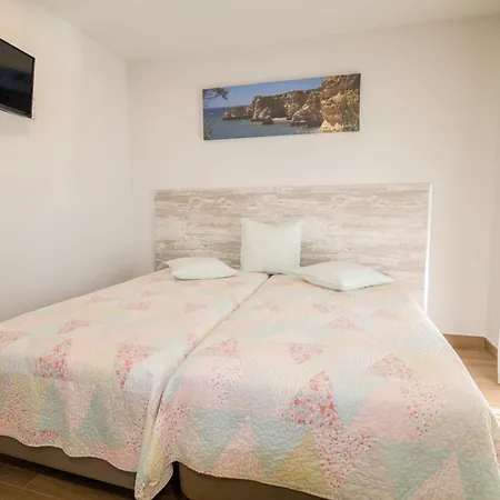 Διαμέρισμα #035 2br Oura Village Pool & Prime Location