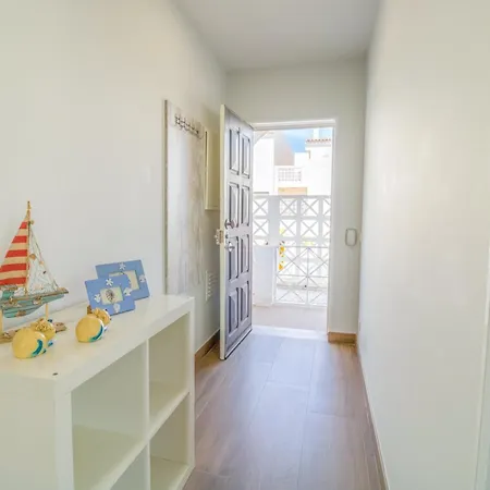 #035 2br Oura Village Pool & Prime Location Appartement *
