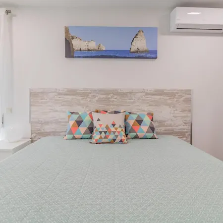 #035 2br Oura Village Pool & Prime Location Appartement