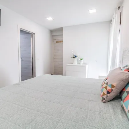 #035 2br Oura Village Pool & Prime Location Appartement
