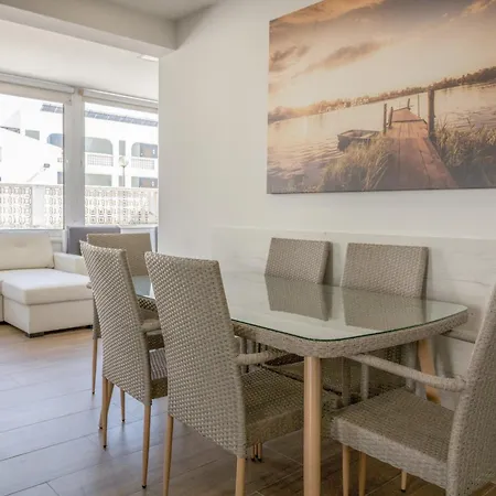 #035 2br Oura Village Pool & Prime Location Appartement